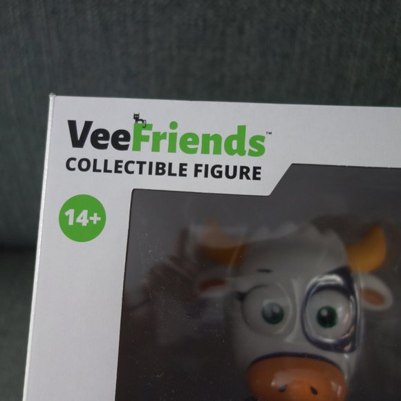 VeeFriends Common Sense Cow Collectible Figure Made for Macy's - Picture 4 of 7
